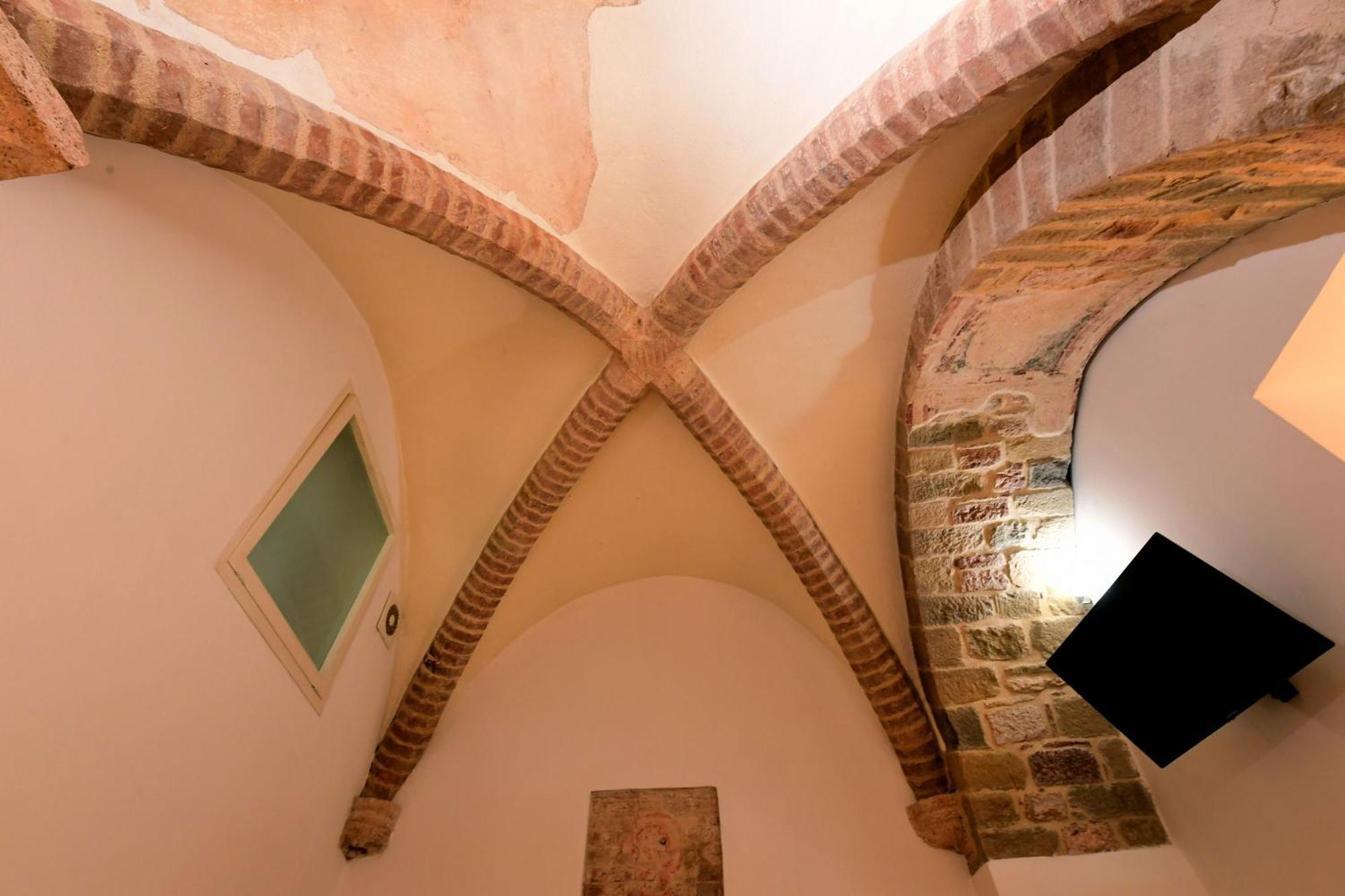 Little Italy Hostel Ex Chiesa S Donato เปรูจา ภายนอก รูปภาพ