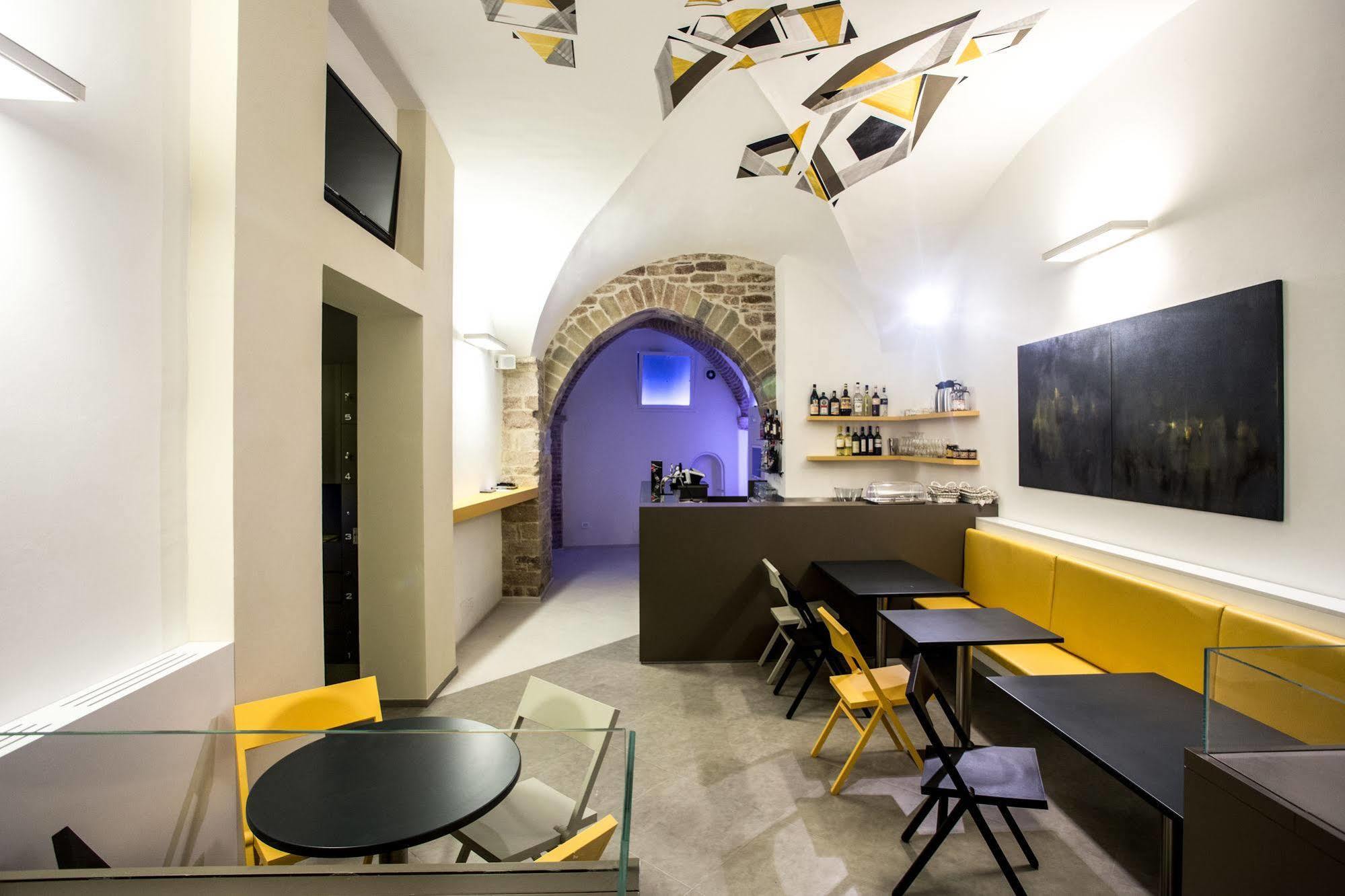 Little Italy Hostel Ex Chiesa S Donato เปรูจา ภายนอก รูปภาพ